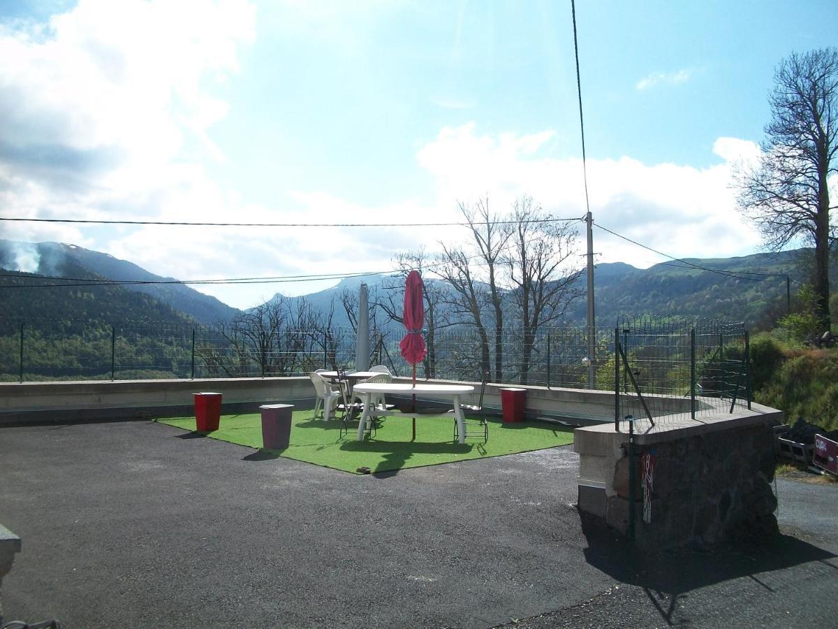 Vacances Au Pied Des Monts Du Cantal Laveissière المظهر الخارجي الصورة
