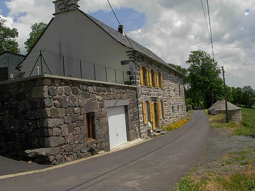 Vacances Au Pied Des Monts Du Cantal Laveissière المظهر الخارجي الصورة
