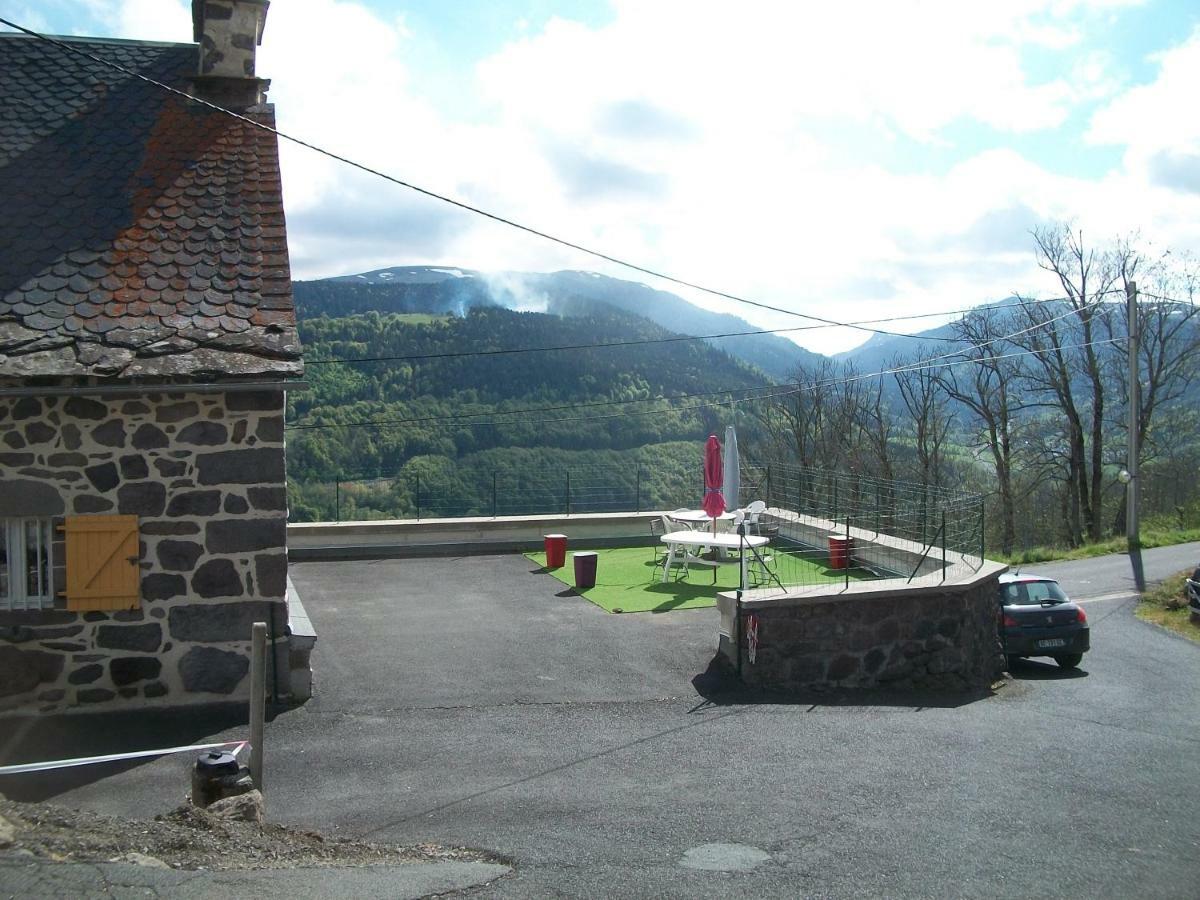 Vacances Au Pied Des Monts Du Cantal Laveissière المظهر الخارجي الصورة